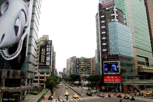 Đường phố Đài Loan đi lại thuận tiện, dễ dàng với đa dạng các phương tiện.