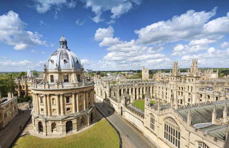 Trường Đại học Oxford(University of Oxford) lâu đời và nổi tiếng thế giới.