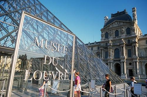 Nên lưu ý thời gian cụ thể để đến Louvre tránh tình trạng chờ đợi lâu