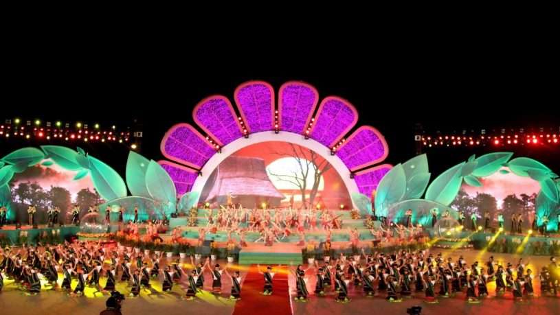 Mỗi đêm Festival, có rất nhiều chương trình đặc sắc được trình diễn bên bờ hồ Xuân Hương