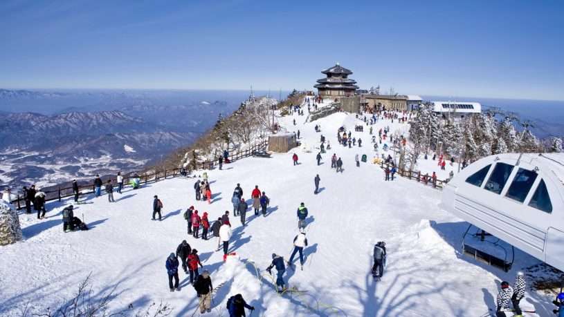 Mùa đông ở Hàn Quốc khá lạnh, có tuyết rơi nhiều, vì thế du khách Việt thường bị sốc nhiệt ngay khi vừa xuống máy bay