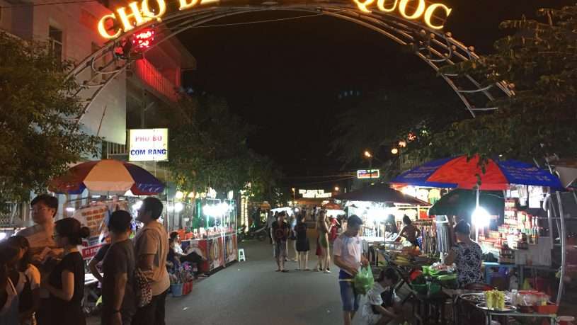Chợ đêm Phú Quốc nổi tiếng với nhiều món ăn vặt độc đáo